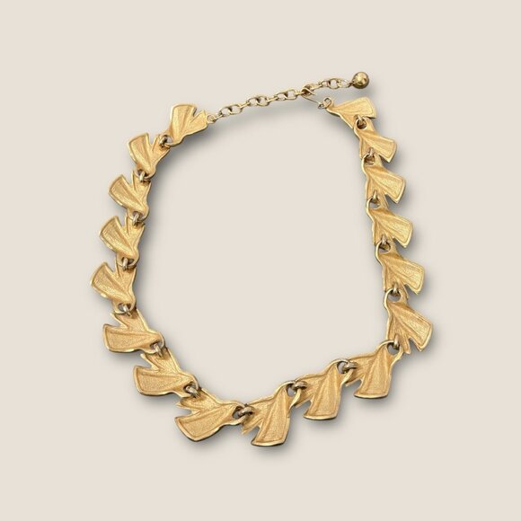 Maxine Decker Gold-Toned Leaf Design Choker Necklace Adjustable Length - Picture 2 of 4